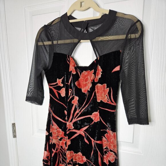 BCBG Mini Dress Velvet like material size 2 - Picture 2 of 14